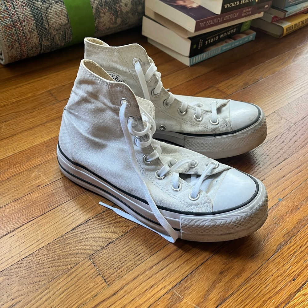 Platform white chuck Taylor’s converse